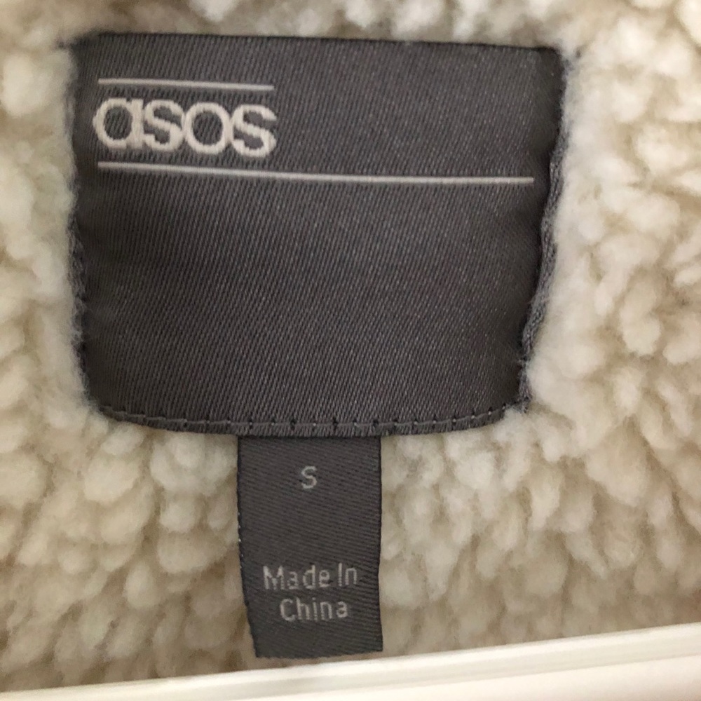ASOS DESIGN oversized faux shearling in vinyl - Picture 7 of 7